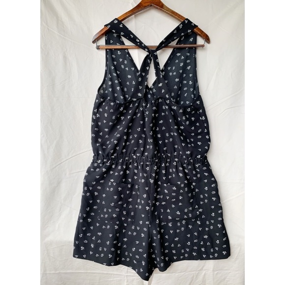 Faux Wrap Floral Criss-Cross Strap Romper - Picture 6 of 10
